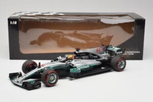 Mercedes AMG W08 EQ Power+ Petronas #44 L. Hamilton F1 World Champion 2017 Minichamps 1:18 186170044 Smola – slika 7 od 7