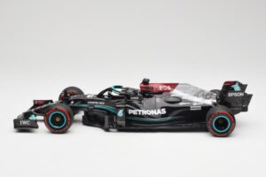 Mercedes AMG W12 Petronas #44 L. Hamilton Spanish GP 100th Pole 2021 Minichamps 1:18 110210444 Smola – slika 3 od 7