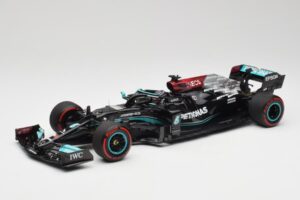 Mercedes AMG W12 Petronas #44 L. Hamilton Spanish GP 100th Pole 2021 Minichamps 1:18 110210444 Smola