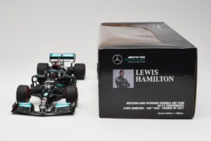 Mercedes AMG W12 Petronas #44 L. Hamilton Spanish GP 100th Pole 2021 Minichamps 1:18 110210444 Smola – slika 6 od 7