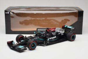 Mercedes AMG W12 Petronas #44 L. Hamilton Spanish GP 100th Pole 2021 Minichamps 1:18 110210444 Smola – slika 7 od 7