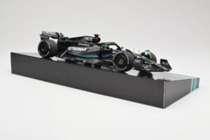 Mercedes AMG W14 E Performance Petronas #63 G. Russell Bahrain GP 2023 Minichamps 1:18 113230163 Smola – slika 4 od 7