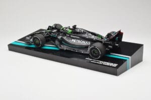 Mercedes AMG W14 E Performance Petronas #63 G. Russell Bahrain GP 2023 Minichamps 1:18 113230163 Smola – slika 5 od 7