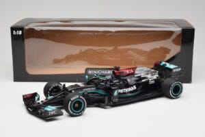 Mercedes AMG W12 #44 L. Hamilton Bahrain GP 2021 Minichamps 1:18 110210144 Kovina – slika 6 od 7