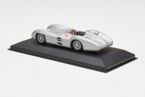 Mercedes W196 Streamliner #16 J.M. Fangio GP Italy Winner 1954 Minichamps 1:43 432543016 Kovina – slika 3 od 4
