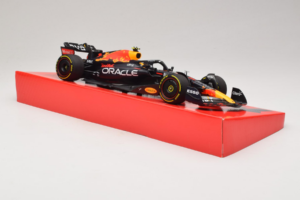 Red Bull Racing RB18 #1 M. Verstappen Oracle Winner Dutch GP 2022 Minichamps 1:18 113223501 Kovina – slika 4 od 7