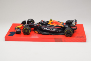 Red Bull Racing RB18 #1 M. Verstappen Oracle Winner Dutch GP 2022 Minichamps 1:18 113223501 Kovina