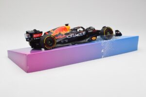 Red Bull Racing RB18 #1 M. Verstappen Winner Miami GP 2022 Minichamps 1:18 113220501 Kovina – slika 3 od 7