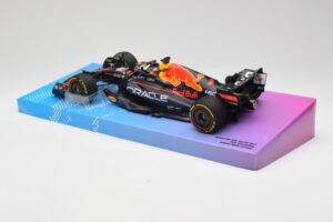 Red Bull Racing RB18 #1 M. Verstappen Winner Miami GP 2022 Minichamps 1:18 113220501 Kovina – slika 5 od 7