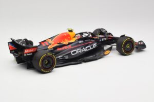 Oracle Red Bull Racing RB18 #11 S. Perez Abu Dhabi GP 2022 Minichamps 1:18 110222211 Kovina – slika 2 od 7