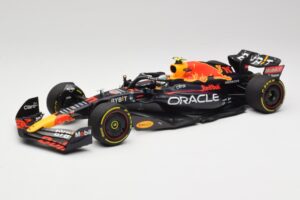 Oracle Red Bull Racing RB18 #11 S. Perez Abu Dhabi GP 2022 Minichamps 1:18 110222211 Kovina