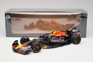 Oracle Red Bull Racing RB18 #11 S. Perez Abu Dhabi GP 2022 Minichamps 1:18 110222211 Kovina – slika 7 od 7