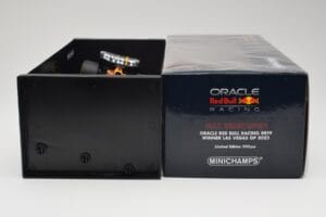 Oracle Red Bull Racing RB19 #33 M. Verstappen Las Vegas GP Winner 2023 Minichamps 1:18 110232201 Smola – slika 6 od 7