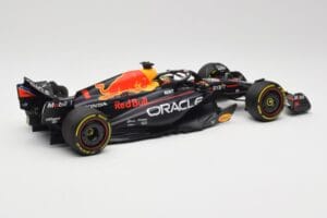 Oracle Red Bull Racing RB19 #1 M. Verstappen Winner Abu Dhabi GP 2023 Minichamps 1:18 110232301 Kovina – slika 2 od 7