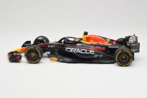 Oracle Red Bull Racing RB19 #1 M. Verstappen Winner Abu Dhabi GP 2023 Minichamps 1:18 110232301 Kovina – slika 3 od 7