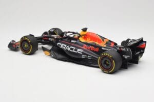Oracle Red Bull Racing RB19 #1 M. Verstappen Winner Abu Dhabi GP 2023 Minichamps 1:18 110232301 Kovina – slika 5 od 7
