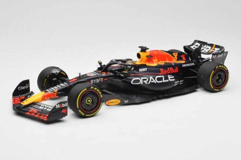 Oracle Red Bull Racing RB19 #1 M. Verstappen Winner Abu Dhabi GP 2023 Minichamps 1:18 110232301 Kovina