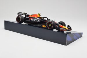 Red Bull Racing RB19 #11 S. Perez Winner Saudi Arabian GP 2023 Minichamps 1:18 113230111 Kovina – slika 4 od 6