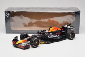 Oracle Red Bull Racing RB20 #1 M. Verstappen Winner Bahrain GP 2024 Minichamps 1:18 110240101 Kovina – slika 7 od 7
