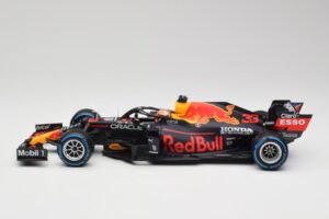 Red Bull Racing Honda RB16B #33 M. Verstappen Belgian GP Winner 2021 Minichamps 1:18 110211333 Smola – slika 3 od 7