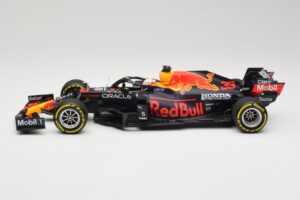Red Bull Racing Honda RB16B #33 M. Verstappen Mexican GP Winner 2021 Minichamps 1:18 110211933 Smola – slika 3 od 6