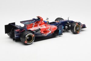 Red Bull Racing RB6 #6 M. Webber F1 Showcar 2010 Minichamps 1:18 150100076 Kovina – slika 2 od 6