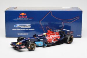 Red Bull Racing RB6 #6 M. Webber F1 Showcar 2010 Minichamps 1:18 150100076 Kovina – slika 6 od 6