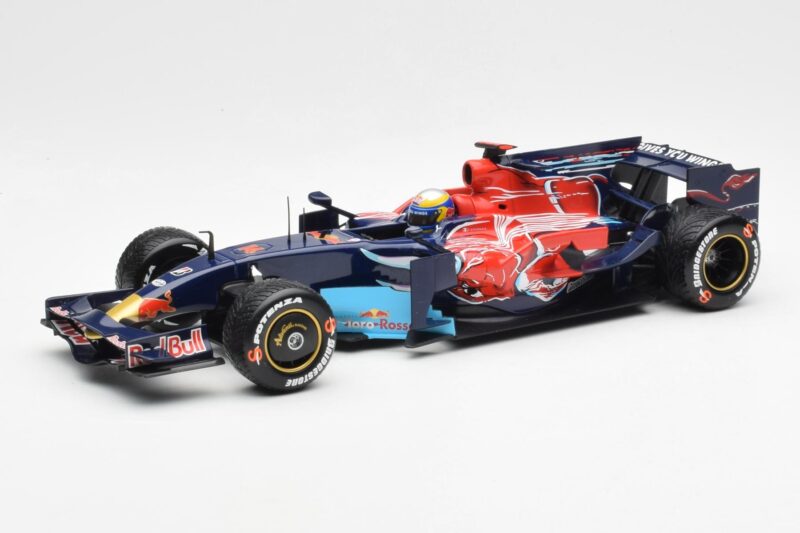 Red Bull Racing RB6 #6 M. Webber F1 Showcar 2010 Minichamps 1:18 150100076 Kovina