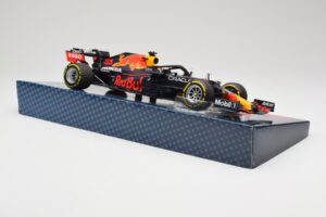 Red Bull Racing Honda RB16B #33 M. Verstappen Emilia Romagna GP 2021 Case Edition Minichamps 1:18 113210133 Smola – slika 4 od 7