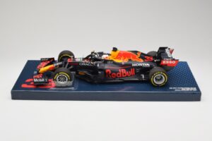 Red Bull Racing Honda RB16B #33 M. Verstappen Emilia Romagna GP 2021 Case Edition Minichamps 1:18 113210133 Smola