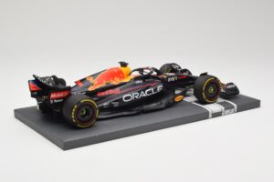 Oracle Red Bull Racing RB18 #33 M. Verstappen Belgian GP 2022 Minichamps 1:18 113221401 Smola – slika 3 od 7