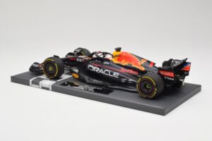 Oracle Red Bull Racing RB18 #33 M. Verstappen Belgian GP 2022 Minichamps 1:18 113221401 Smola – slika 5 od 7