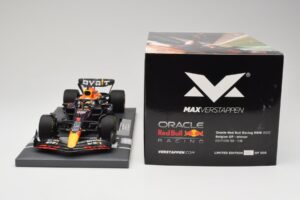 Oracle Red Bull Racing RB18 #33 M. Verstappen Belgian GP 2022 Minichamps 1:18 113221401 Smola – slika 6 od 7