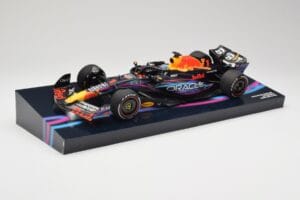 Oracle Red Bull Racing RB19 #33 M. Verstappen Miami GP 2023 Case Edition Minichamps 1:18 113233501 Smola – slika 2 od 7