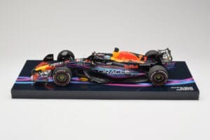 Oracle Red Bull Racing RB19 #33 M. Verstappen Miami GP 2023 Case Edition Minichamps 1:18 113233501 Smola