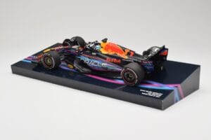 Oracle Red Bull Racing RB19 #33 M. Verstappen Miami GP 2023 Case Edition Minichamps 1:18 113233501 Smola – slika 5 od 7