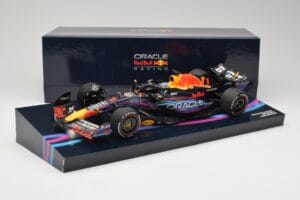 Oracle Red Bull Racing RB19 #33 M. Verstappen Miami GP 2023 Case Edition Minichamps 1:18 113233501 Smola – slika 7 od 7