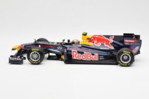 Red Bull Racing RB7 #2 M. Webber Showcar F1 2011 Minichamps 1:18 110110072 Kovina – slika 3 od 6