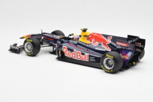 Red Bull Racing RB7 #2 M. Webber Showcar F1 2011 Minichamps 1:18 110110072 Kovina – slika 5 od 6