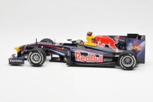 Red Bull Racing Renault RB5 #5 S. Vettel Showcar 2010 Minichamps 1:18 153100175 Kovina – slika 3 od 6