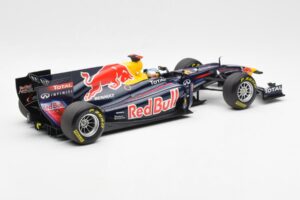 Red Bull Racing Renault RB6 #5 S. Vettel F1 World Champion 2010 Minichamps 1:18 110100005 Kovina – slika 2 od 6