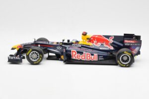 Red Bull Racing Renault RB6 #5 S. Vettel F1 World Champion 2010 Minichamps 1:18 110100005 Kovina – slika 3 od 6