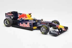 Red Bull Racing Renault RB6 #5 S. Vettel F1 World Champion 2010 Minichamps 1:18 110100005 Kovina – slika 4 od 6