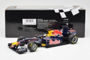 Red Bull Racing Renault RB6 #5 S. Vettel F1 World Champion 2010 Minichamps 1:18 110100005 Kovina – slika 6 od 6