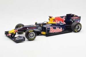 Red Bull Racing Renault RB6 #5 S. Vettel F1 World Champion Showcar 2010 Minichamps 1:18 150100075 Kovina