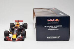 Red Bull Racing RB13 Tag Heuer #33 M. Verstappen Australian GP 2017 Minichamps 1:18 110170033 Smola – slika 6 od 7