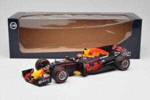 Red Bull Racing RB13 Tag Heuer #33 M. Verstappen Australian GP 2017 Minichamps 1:18 110170033 Smola – slika 7 od 7