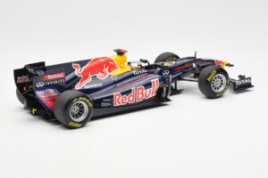 Red Bull Racing Renault RB7 #1 S. Vettel F1 World Champion Showcar 2011 Minichamps 1:18 113110271 Kovina – slika 2 od 6