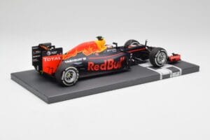 Red Bull RB12 #33 M. Verstappen Spain GP Winner 2016 Minichamps 1:18 117160333 Kovina – slika 3 od 7