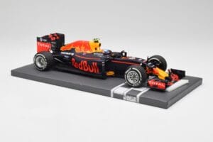 Red Bull RB12 #33 M. Verstappen Spain GP Winner 2016 Minichamps 1:18 117160333 Kovina – slika 4 od 7